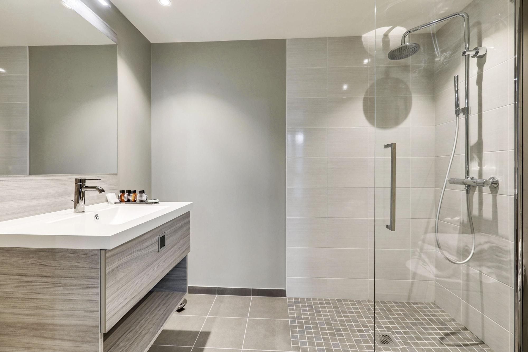 Mode - Arc De Triomphe Paris