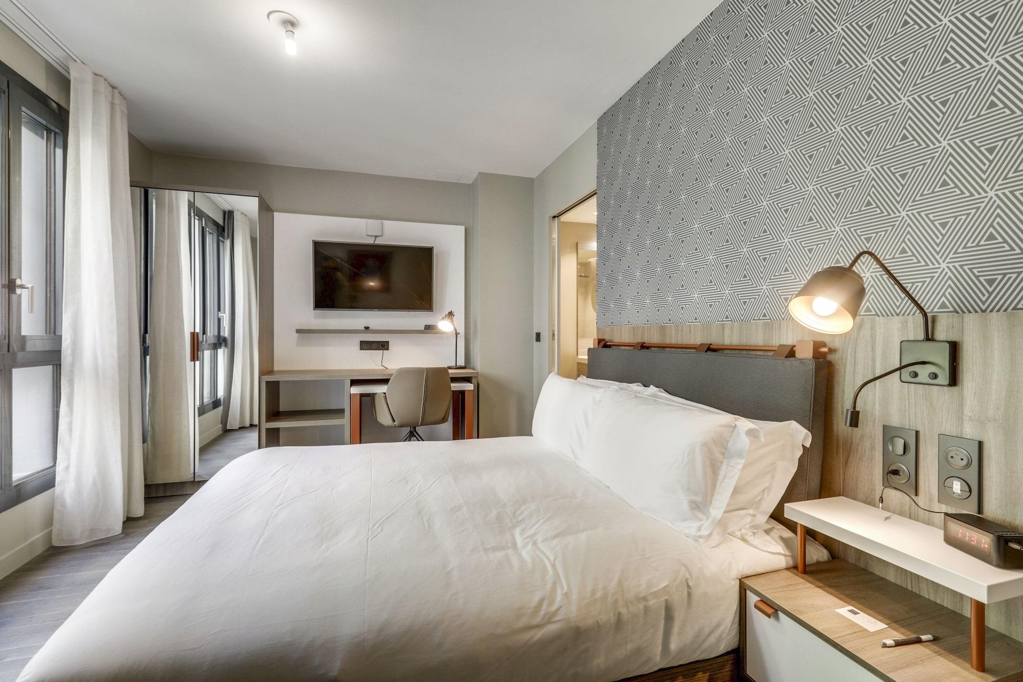 Mode - Arc De Triomphe Paris