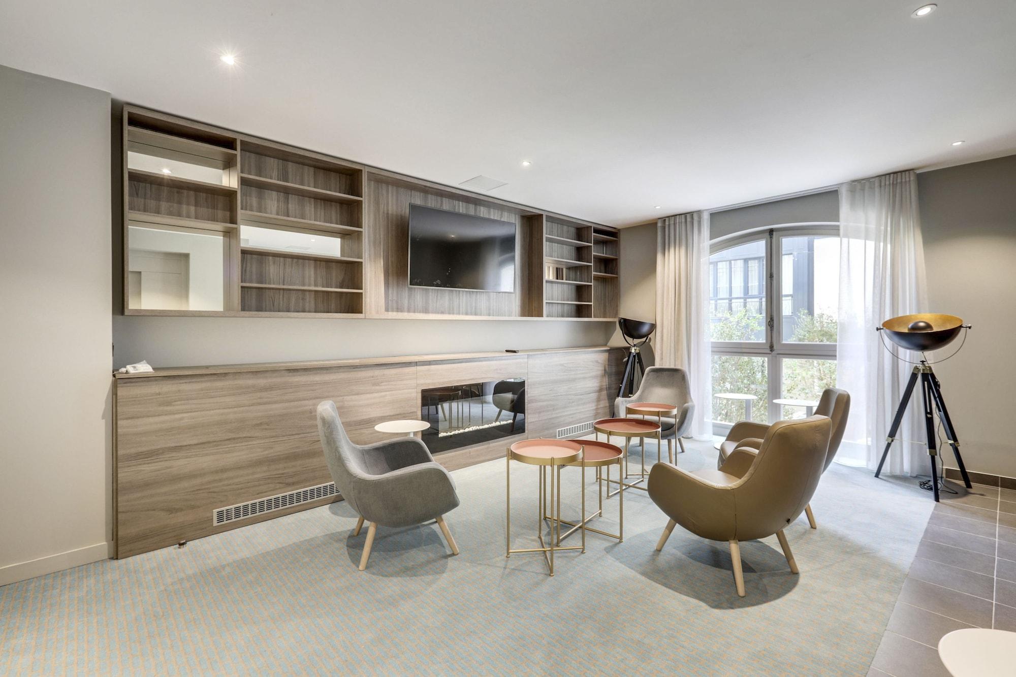 Mode - Arc De Triomphe Paris